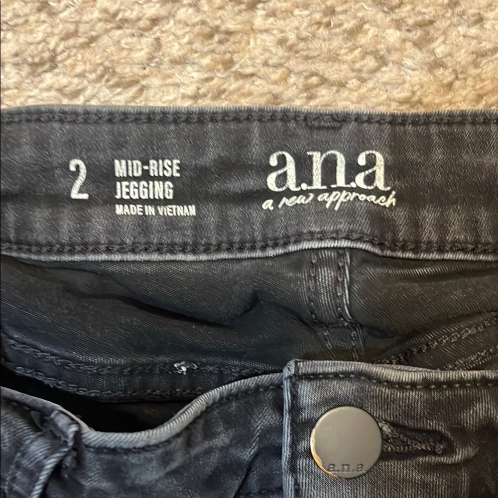 Mid Rise Black Jeggings - Picture 3 of 4